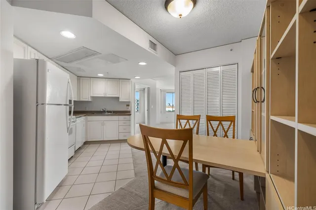 $525,000 | 1314 Kalakaua Avenue, Unit 1512, Honolulu, HI 96826