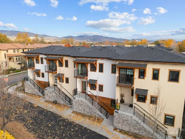 $725,000 | 429 East Water Pocket Lane, Garden City, ID 83714