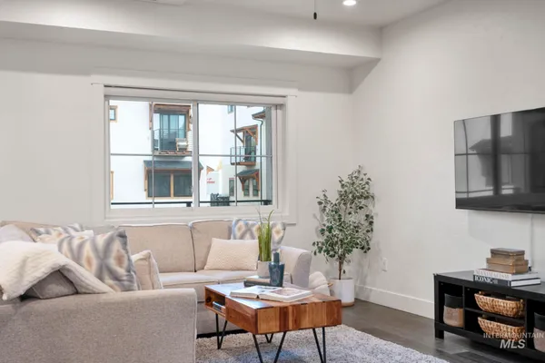 $725,000 | 429 East Water Pocket Lane, Garden City, ID 83714