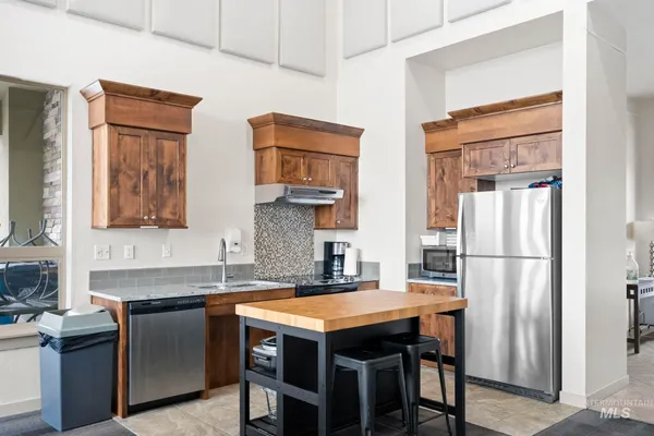 $725,000 | 429 East Water Pocket Lane, Garden City, ID 83714