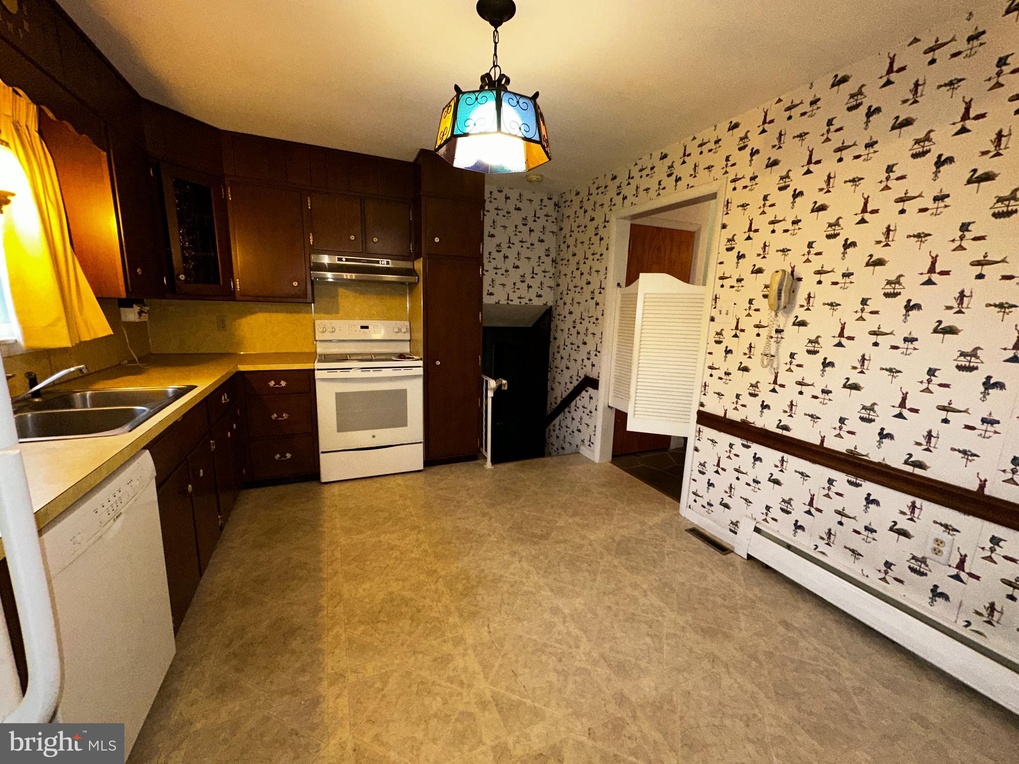 3060 Linda Lane Sinking Spring, PA 19608 - Photo 4 of 17 Gallery Image 4