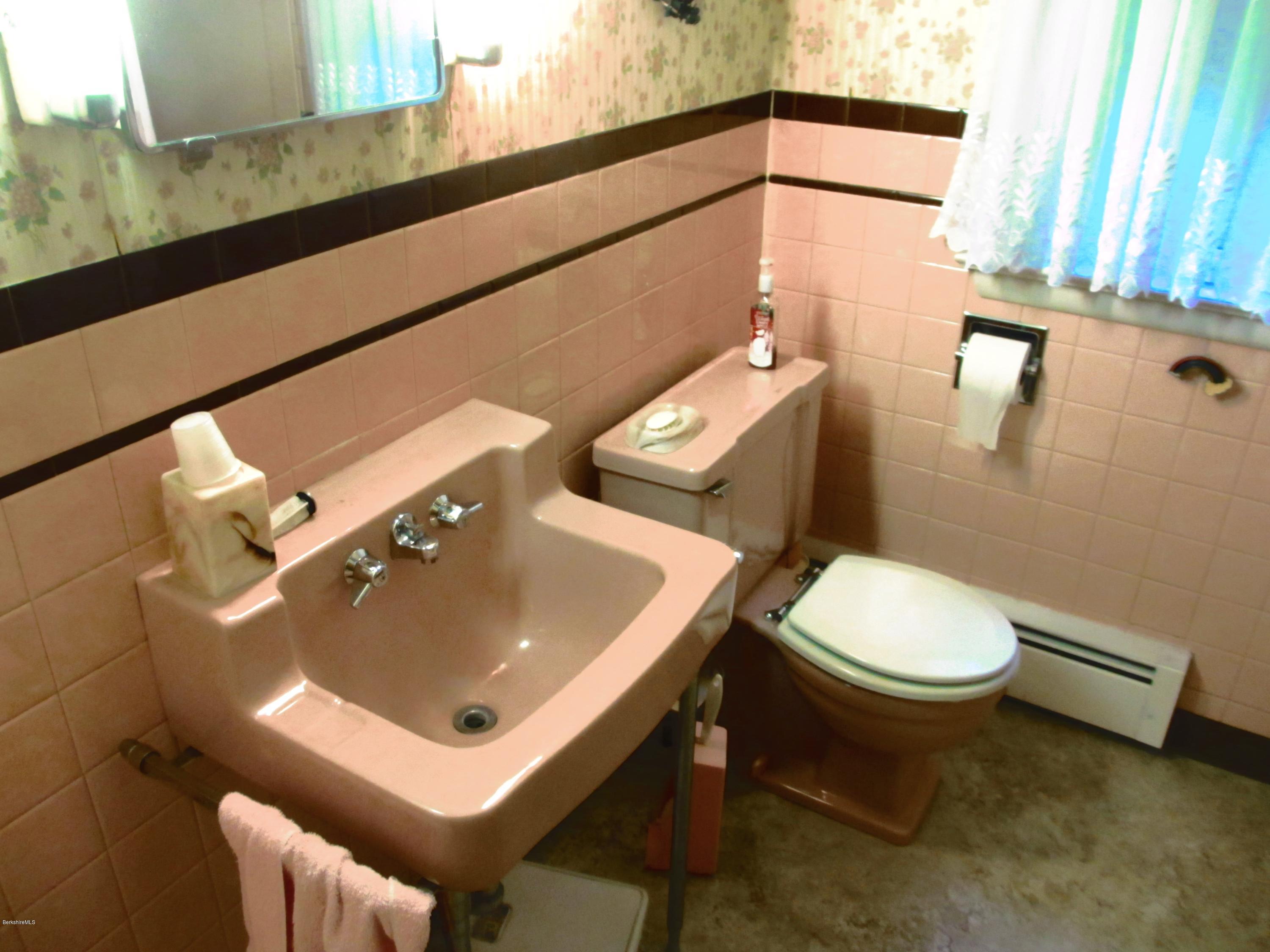 305 Partridge Road Pittsfield, MA 01201 - Photo 10 of 12 IMG_1578