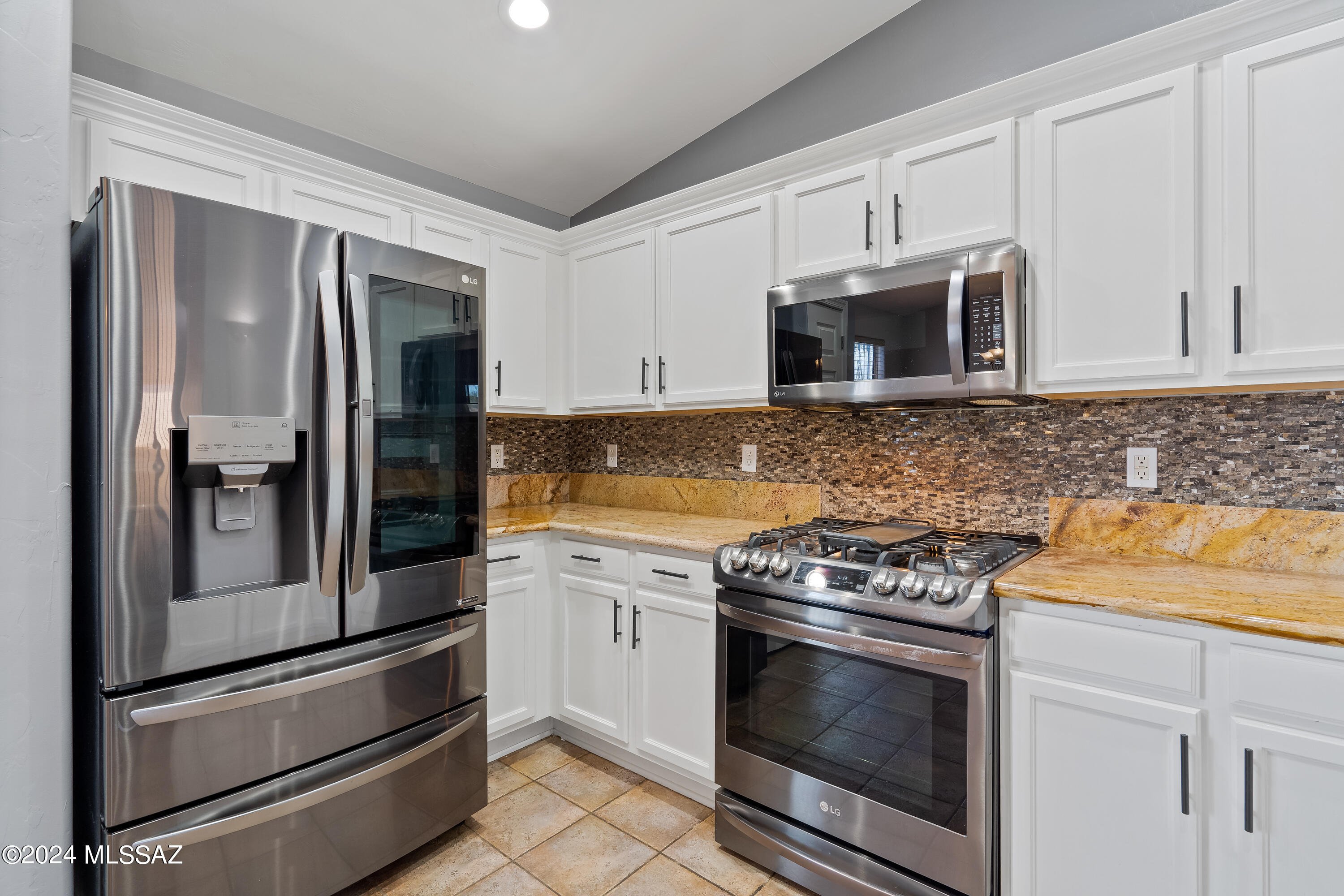 4589 South Valley Road Tucson, AZ 85714 - Photo 9 of 32