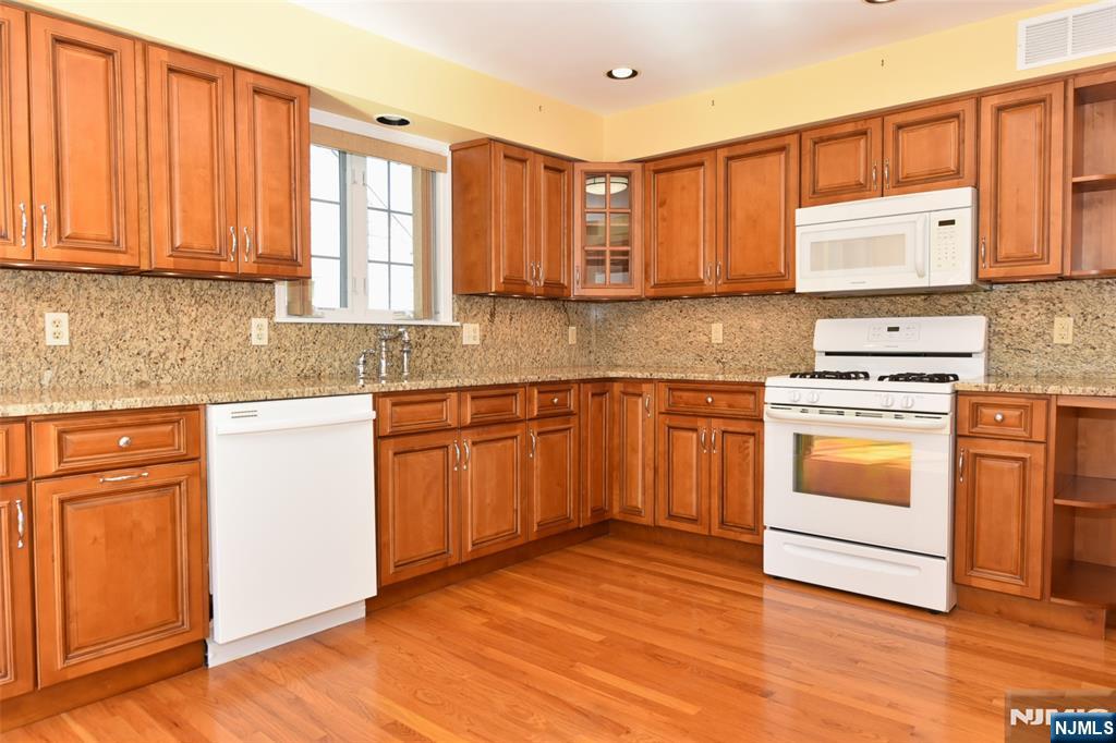 39-02 Jasper Road Fair Lawn, NJ 07410 - Photo 8 of 37 Gallery Image 8