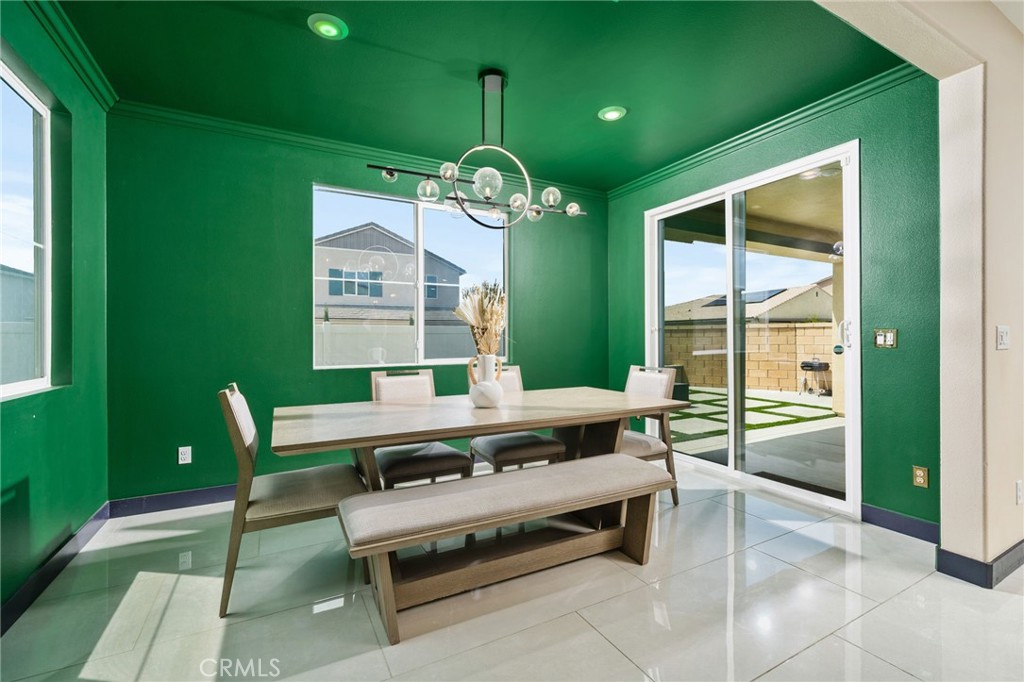 2414 Crater Avenue Rialto, CA 92377 - Photo 13 of 50 a outdoor space with a large window