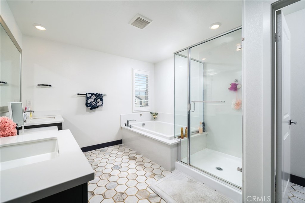 2414 Crater Avenue Rialto, CA 92377 - Photo 27 of 50 a bathroom with a tub sink toilet and a mirror