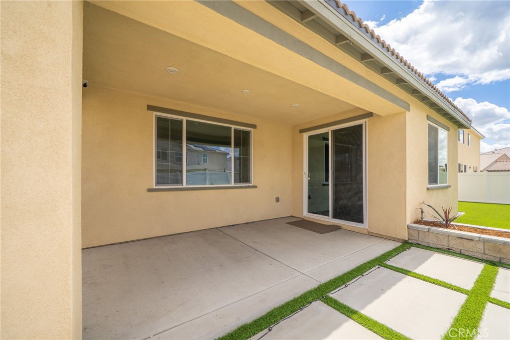 2414 Crater Avenue Rialto, CA 92377 - Photo 33 of 50 a view of an empty room