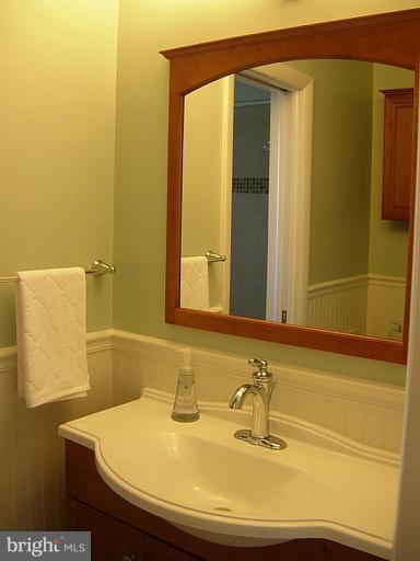 2410 Spencer Road Silver Spring, MD 20910 - Photo 24 of 30 Bath