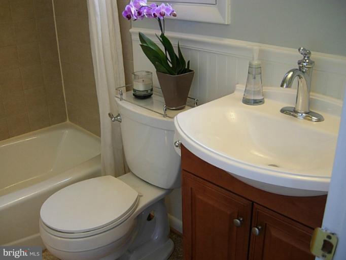 2410 Spencer Road Silver Spring, MD 20910 - Photo 10 of 30 Bath (Master)