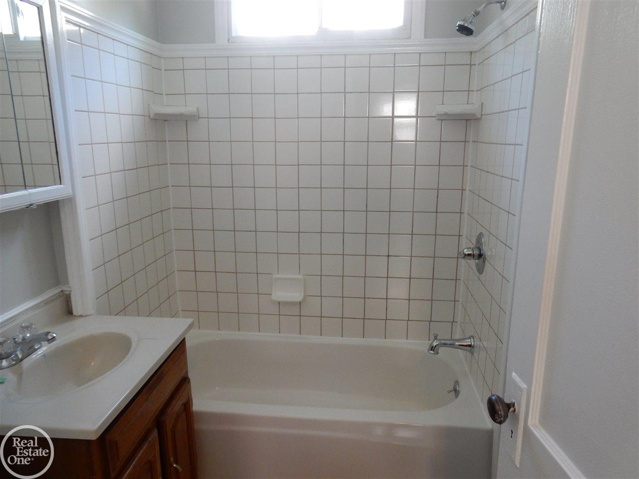25571 Peter Kaltz Road Warren, MI 48091 - Photo 11 of 35 50027877-10.JPG