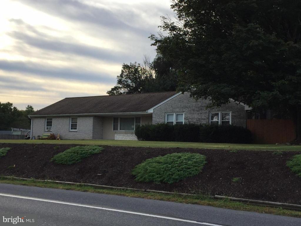1095 North Reading Road Stevens, PA 17578 - Photo 3 of 16