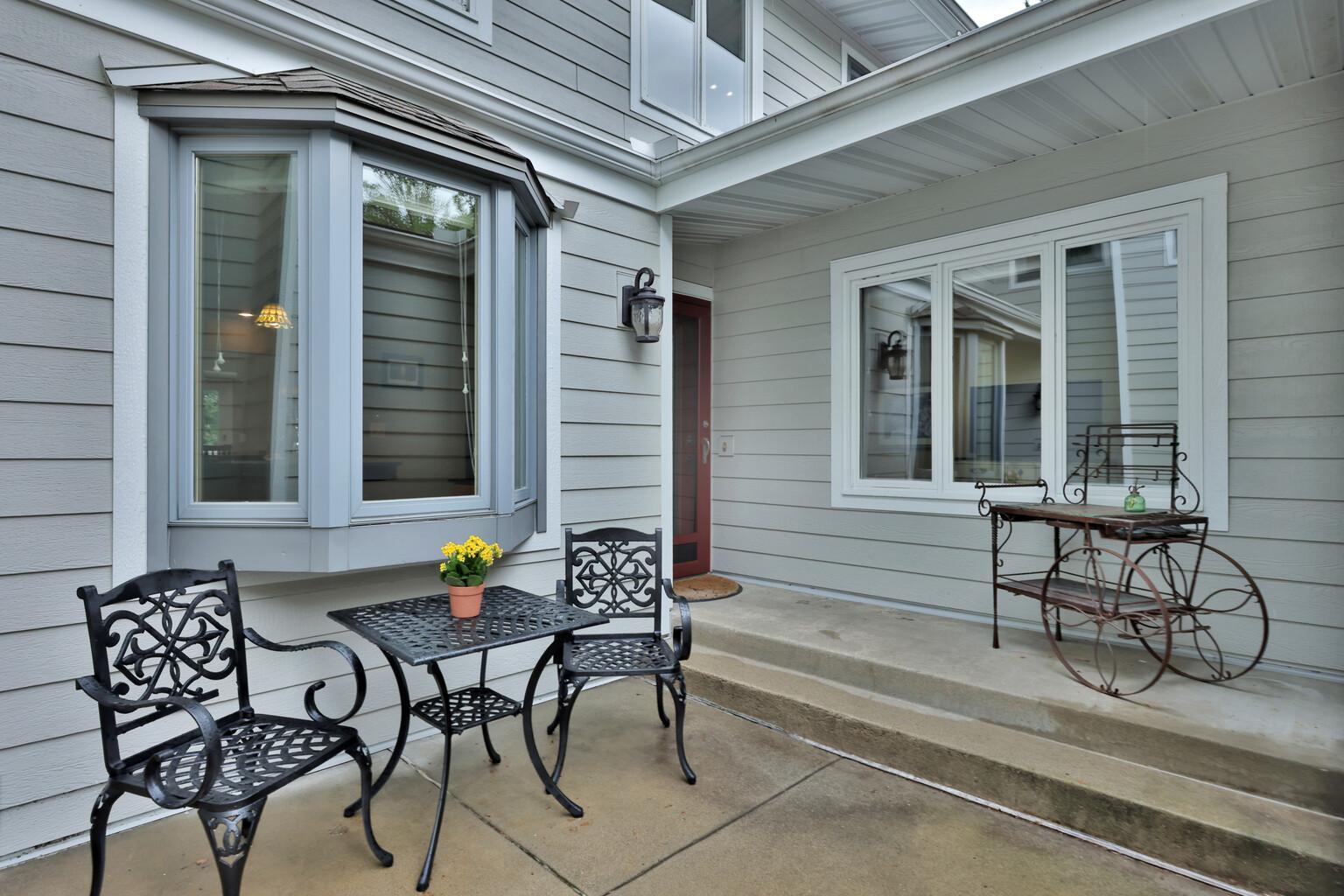 8264 Kingslee Road Bloomington, MN 55438 - Photo 3 of 38 Gallery Image 3