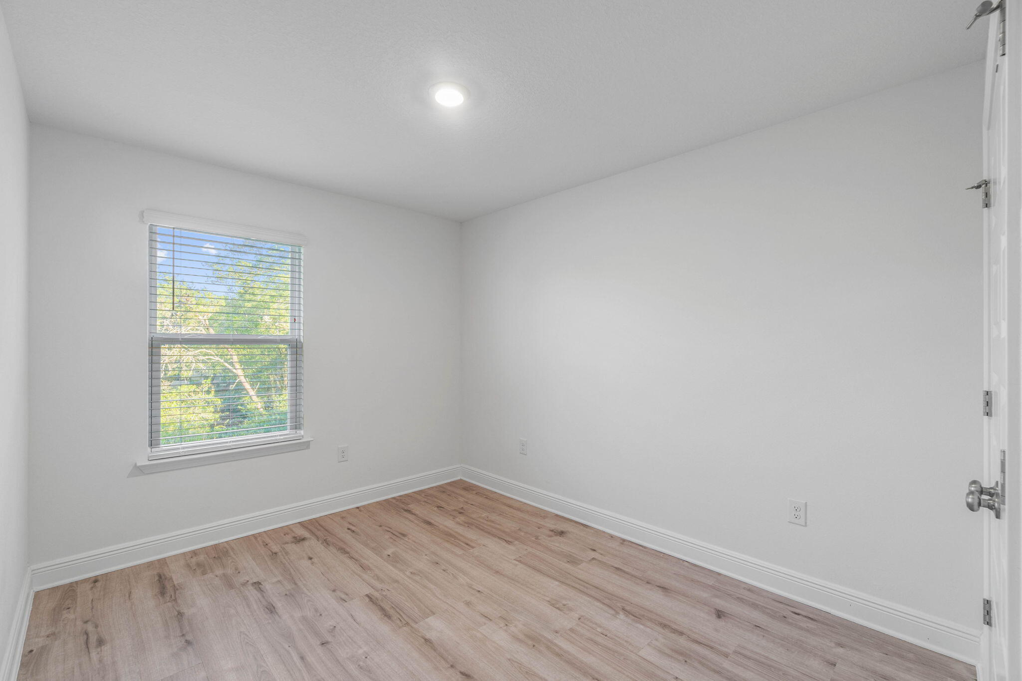 1 Renea Cove Destin, FL 32541 - Photo 34 of 51 an empty room with a window