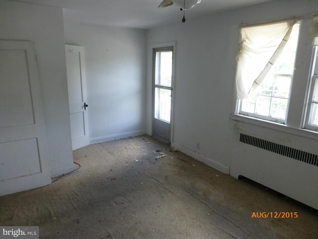 6209 Frederick Road Catonsville, MD 21228 - Photo 11 of 15 Living Room