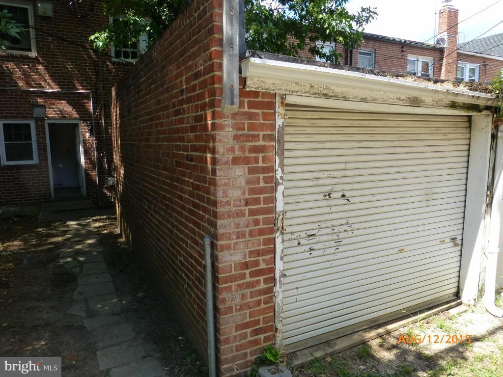 6209 Frederick Road Catonsville, MD 21228 - Photo 3 of 15 Garage
