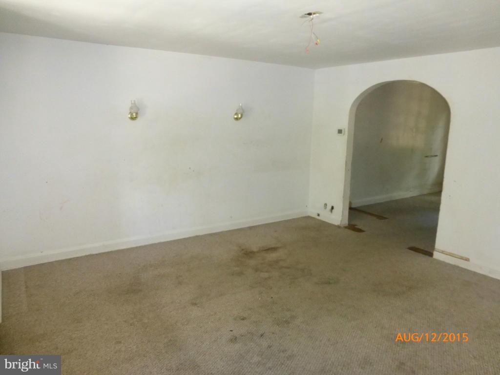 6209 Frederick Road Catonsville, MD 21228 - Photo 4 of 15 Living Room