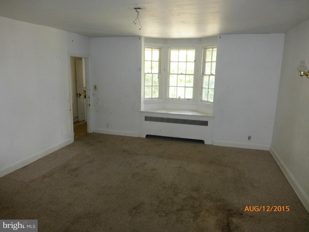 6209 Frederick Road Catonsville, MD 21228 - Photo 5 of 15 Living Room