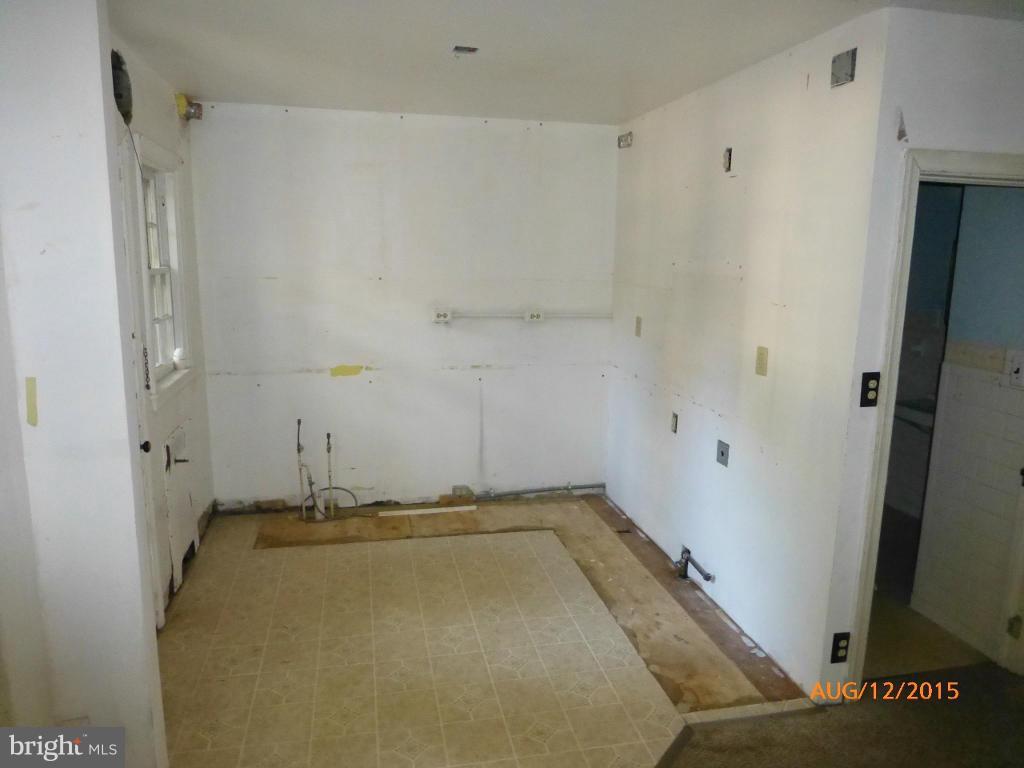 6209 Frederick Road Catonsville, MD 21228 - Photo 6 of 15 Kitchen