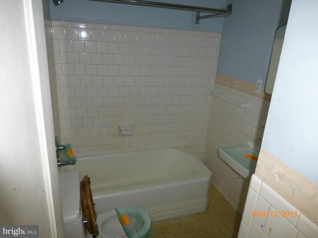 6209 Frederick Road Catonsville, MD 21228 - Photo 7 of 15 Bath