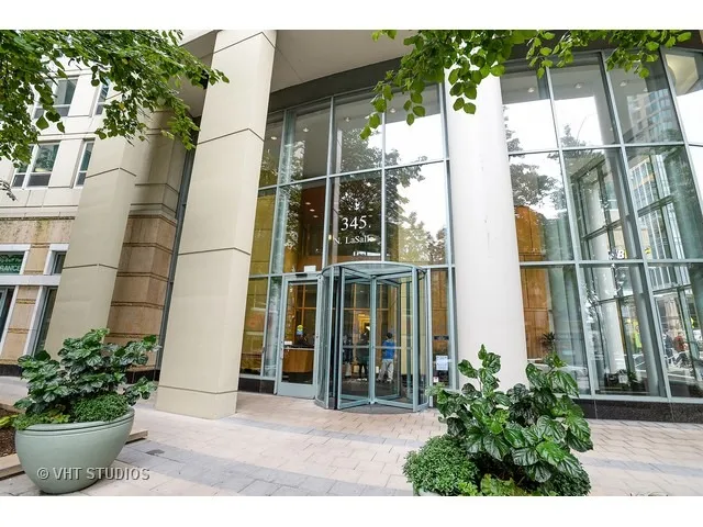 $315,000 | 345 North LaSalle Street, Unit 407, Chicago, IL 60654