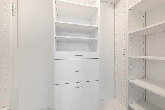 $315,000 | 345 North LaSalle Street, Unit 407, Chicago, IL 60654