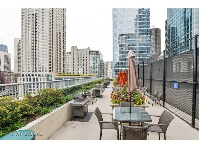 $315,000 | 345 North LaSalle Street, Unit 407, Chicago, IL 60654
