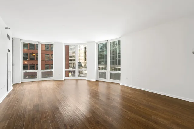 $315,000 | 345 North LaSalle Street, Unit 407, Chicago, IL 60654
