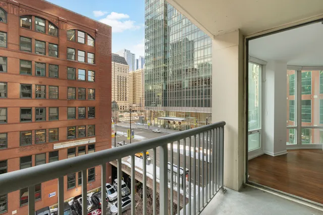 $315,000 | 345 North LaSalle Street, Unit 407, Chicago, IL 60654