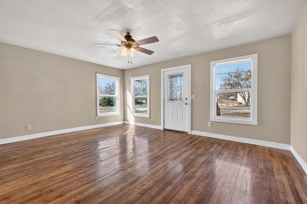 535 Hurt Street Dublin, TX 76446 - Photo 5 of 28