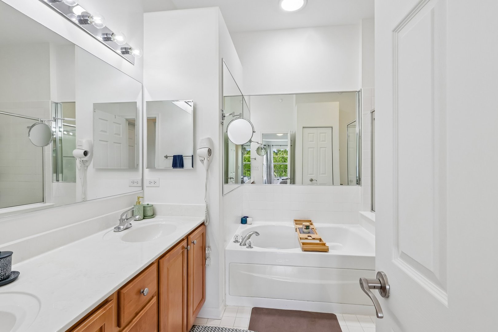 654 Astor Lane Wheeling, IL 60090 - Photo 14 of 23