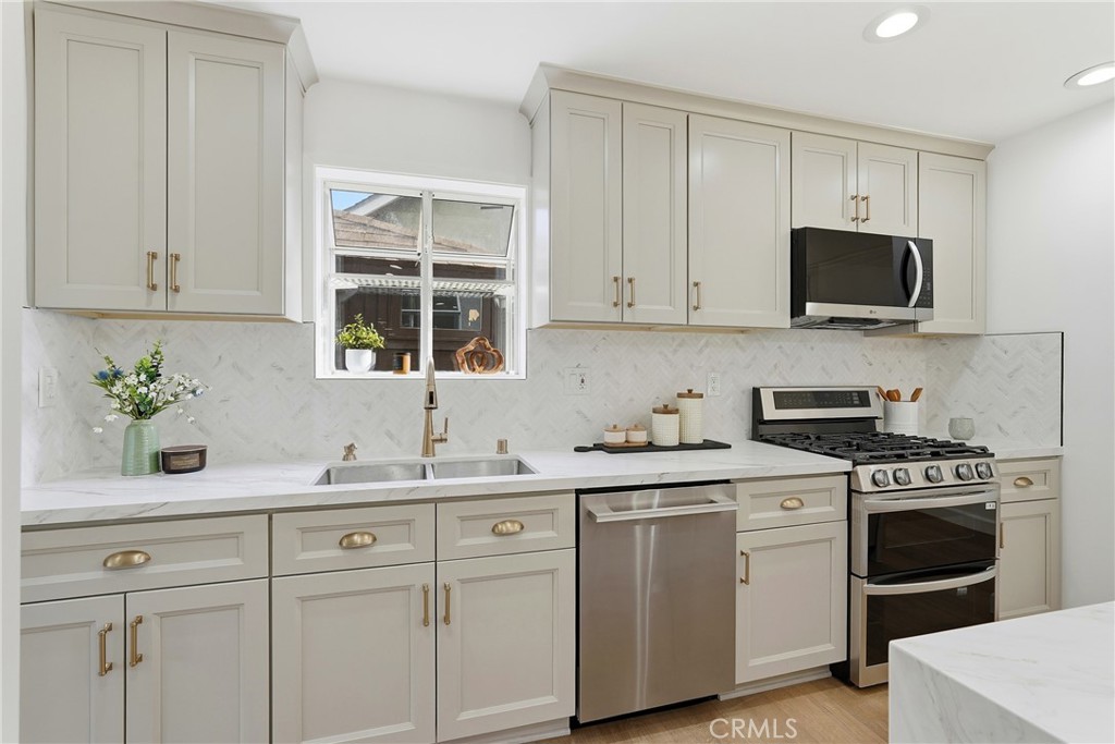 24308 Highlander Road West Hills, CA 91307 - Photo 13 of 62