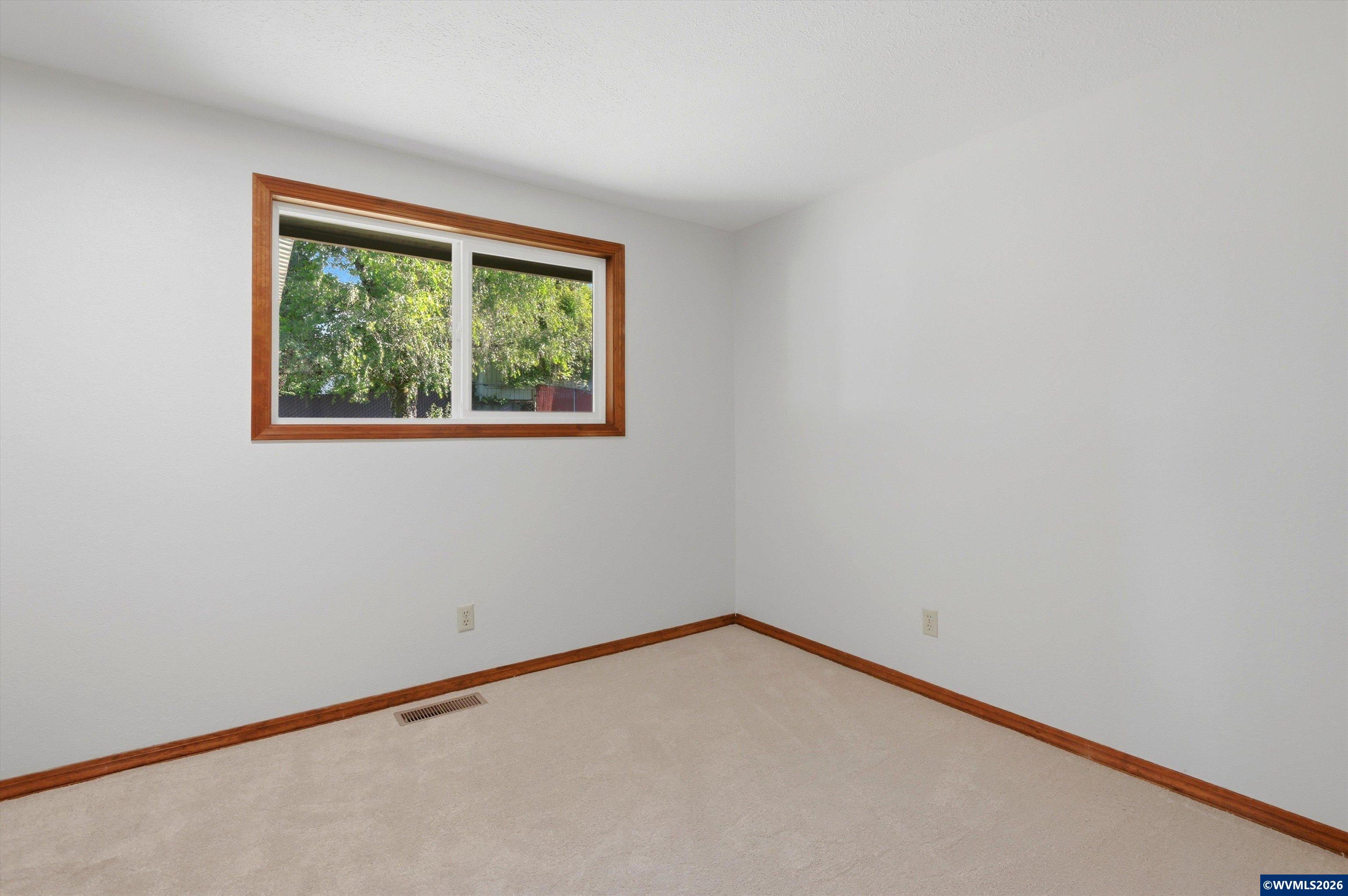 1249 Southwest Maple Street Dallas, OR 97338 - Photo 15 of 36
