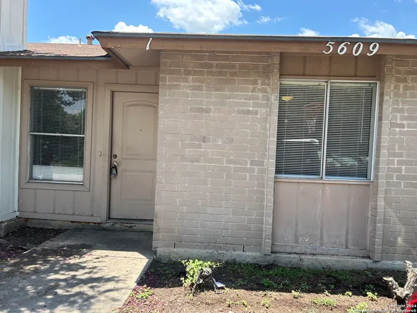 $825 | 5609 Lochmoor, Unit 1, San Antonio, TX 78244