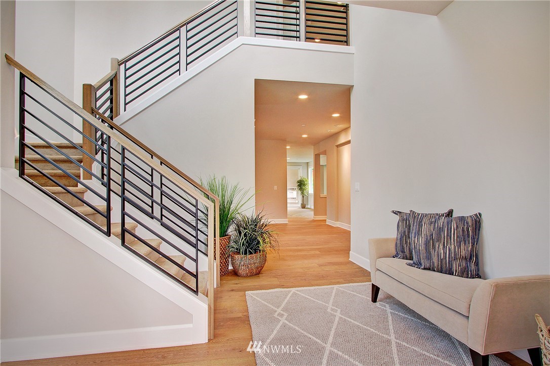 6121 Northeast 2nd Street Renton, WA 98059 - Photo 2 of 19