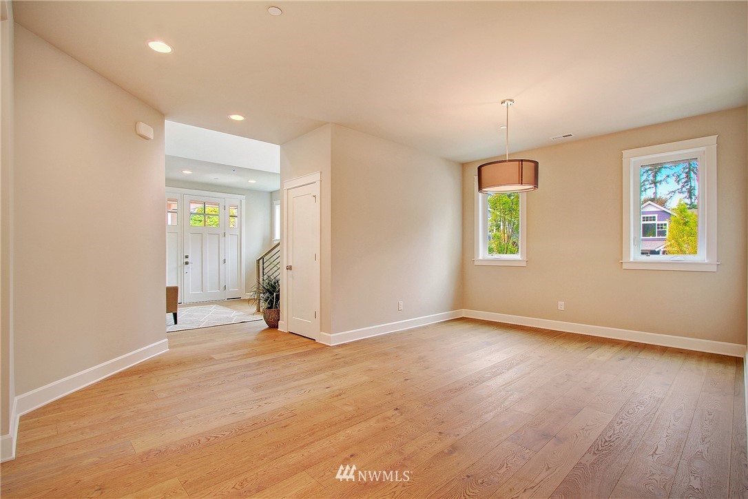 6121 Northeast 2nd Street Renton, WA 98059 - Photo 3 of 19