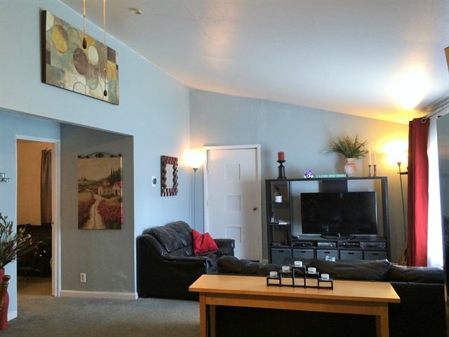 115 East Madison Street Batavia, IL 60510 - Photo 4 of 23 a living room with furniture and a flat screen tv