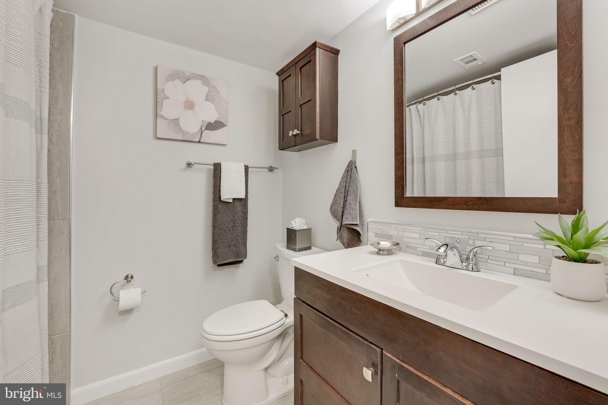 1411 Northgate Square, Unit 141112B Reston, VA 20190 - Photo 18 of 31 Hall full bath