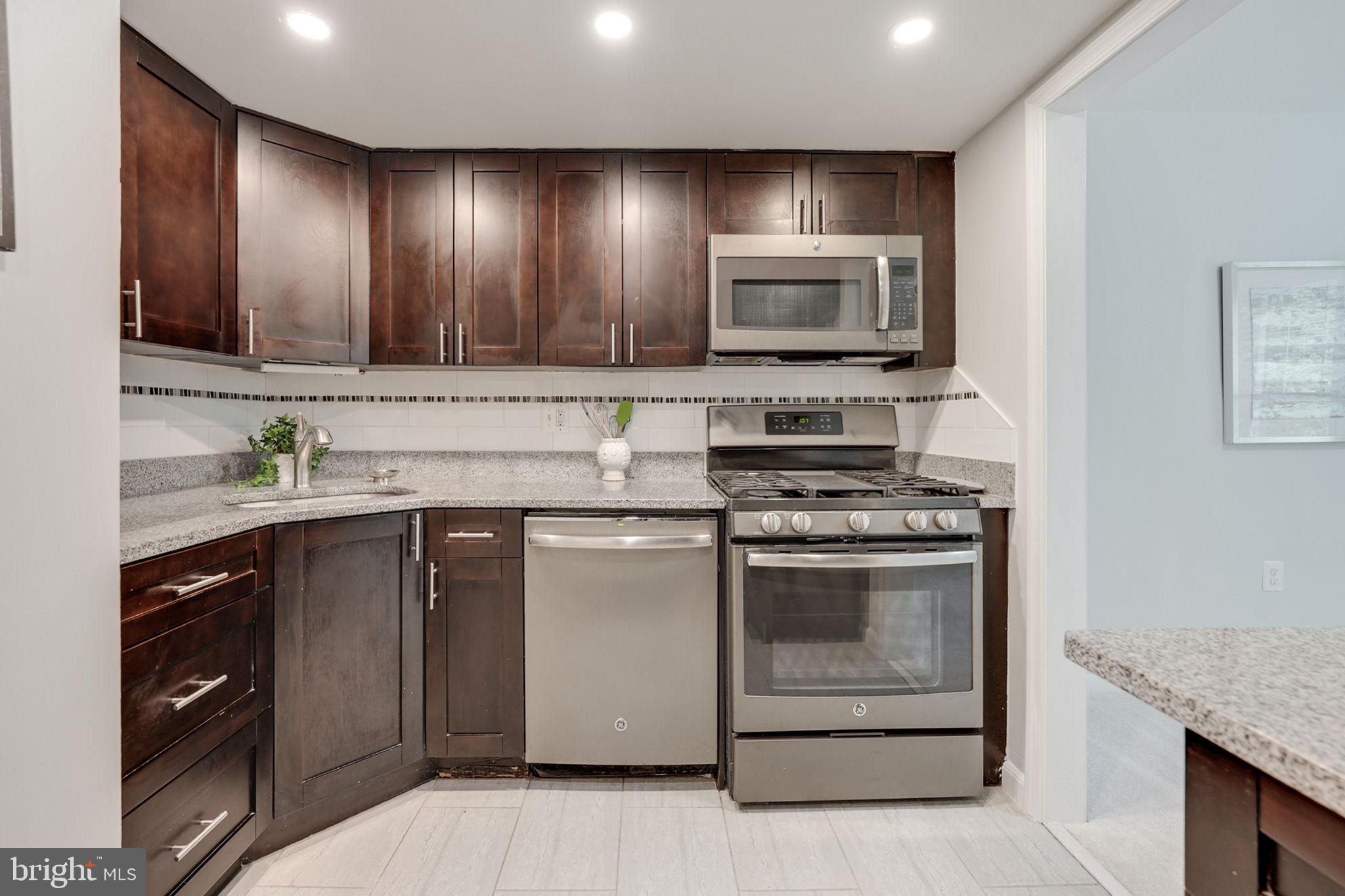 1411 Northgate Square, Unit 141112B Reston, VA 20190 - Photo 10 of 31 stainless steel appliances