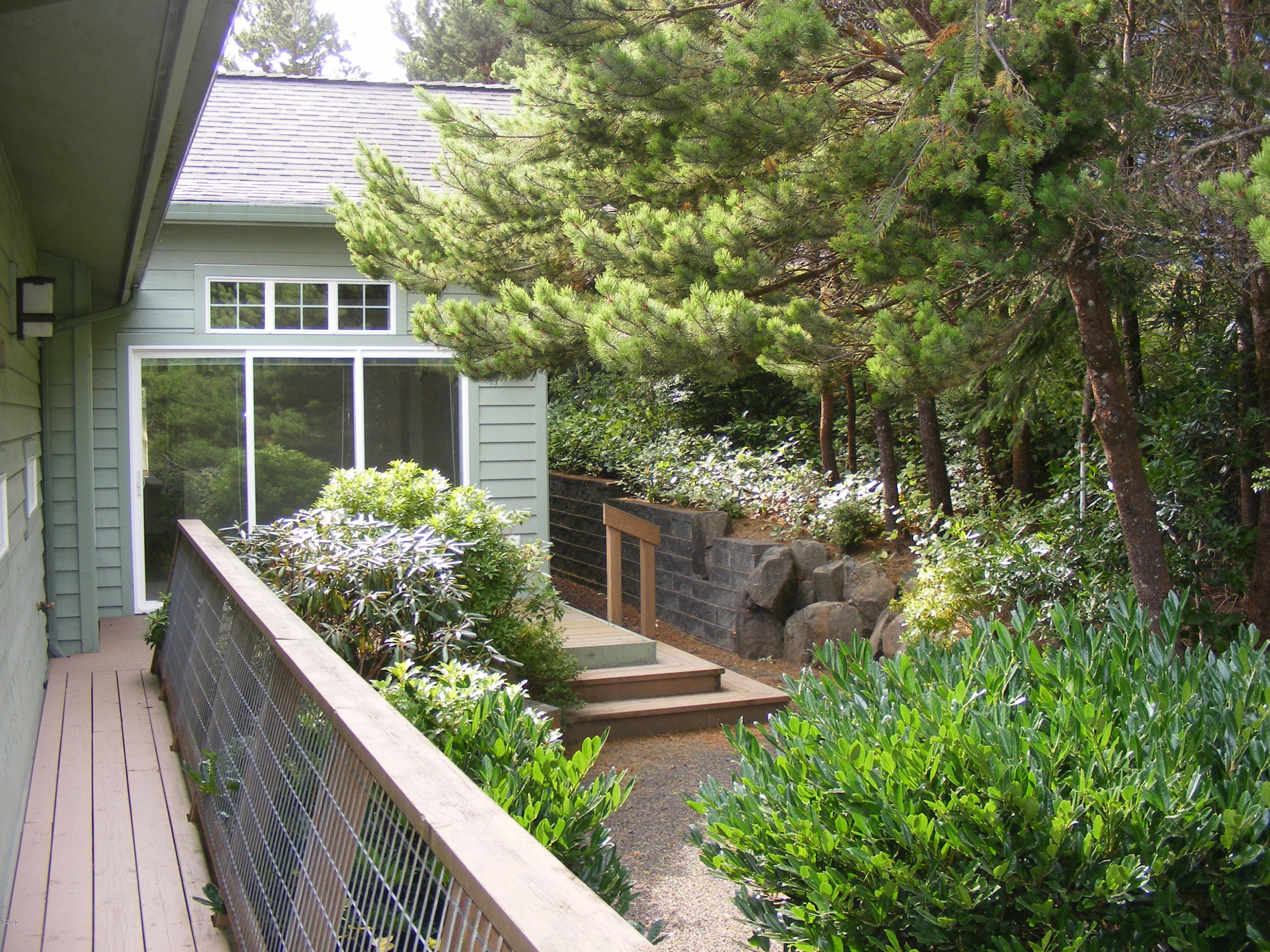 415 Northwest 19th Street Newport, OR 97365 - Photo 3 of 40 Mstr bdrm deck
