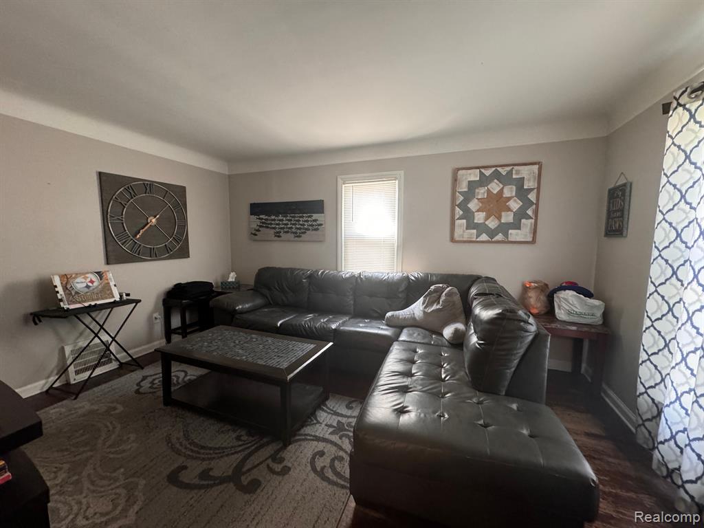 7524 Sterling Street Center Line, MI 48015 - Photo 4 of 7