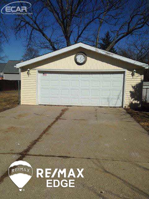 5381 Lapeer Road Burton, MI 48509 - Photo 15 of 20 20433699-17.JPG