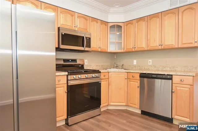 $2,800 | 272 Old River Road, Edgewater, NJ 07020