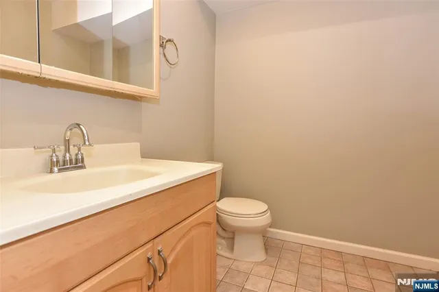 $2,800 | 272 Old River Road, Edgewater, NJ 07020