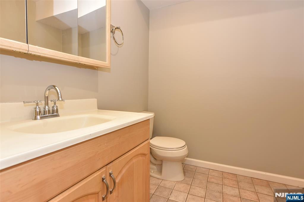 272 Old River Road Edgewater, NJ 07020 - Photo 14 of 26