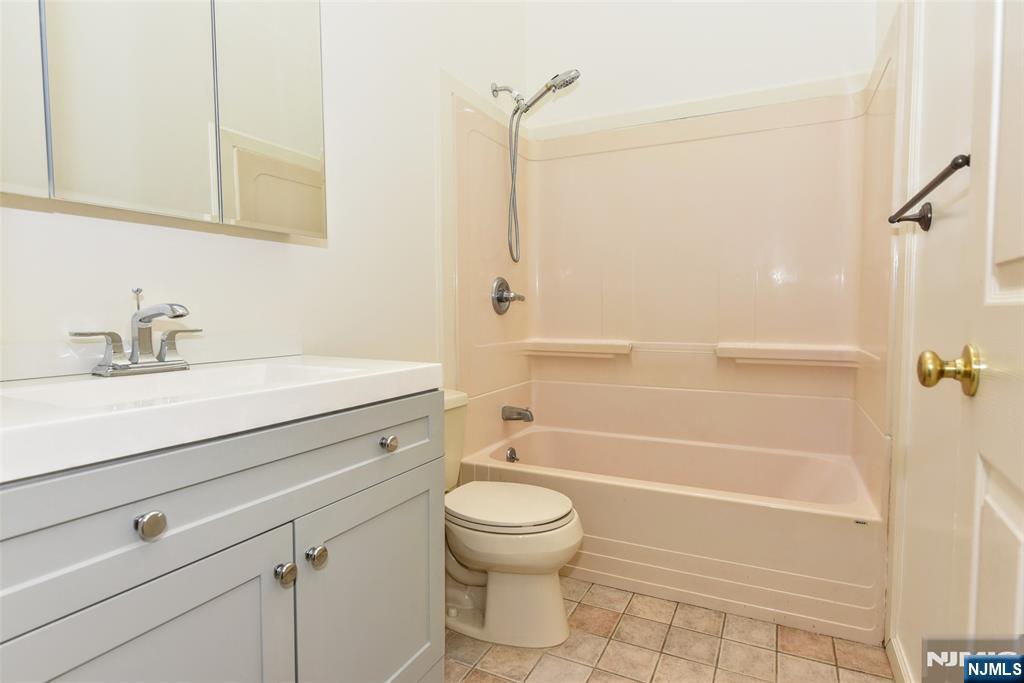 272 Old River Road Edgewater, NJ 07020 - Photo 22 of 26