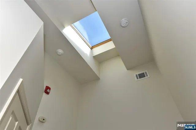 $2,800 | 272 Old River Road, Edgewater, NJ 07020