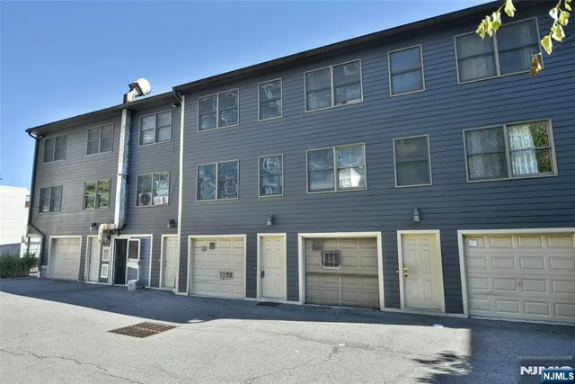 $2,800 | 272 Old River Road, Edgewater, NJ 07020