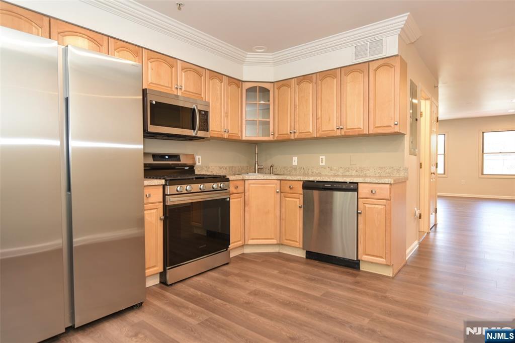 272 Old River Road Edgewater, NJ 07020 - Photo 10 of 26