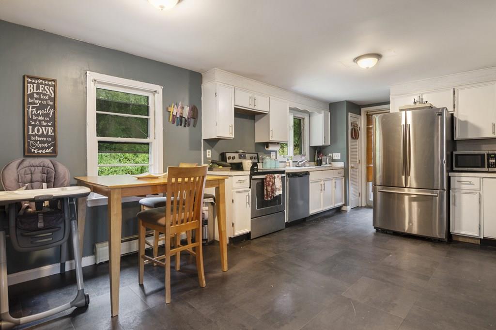 14 Raleigh Road Webster, MA 01570 - Photo 7 of 24 Gallery Image 7
