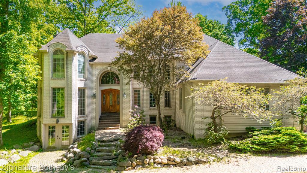 2855 Cranbrook Ridge Court Rochester, MI 48306 - Photo 2 of 31